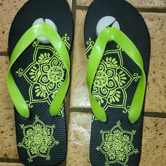 Henna Mala design chartreuse & black sz7/8 sandles - Picture 6 of 6